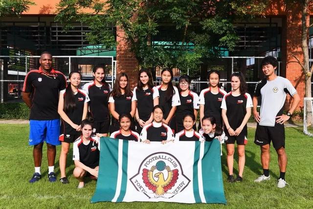 辽宁揭幕战赛前领取总冠军戒指 升起冠军旗帜