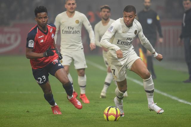 辽宁揭幕战赛前领取总冠军戒指 升起冠军旗帜