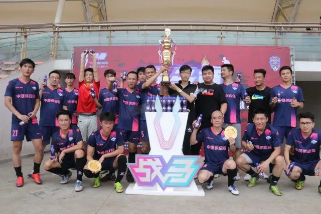 阿德里亚诺疑似禁区内手球，裁判查看VAR后判罚非点球，场上仍0-0